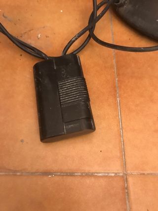 Lámpara de pie metal negra y dorada con regulador