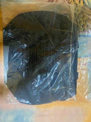 Bolsa deporte TH azul y zapatillas running Hoka