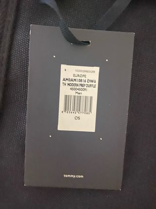 Bolsa deporte TH azul y zapatillas running Hoka