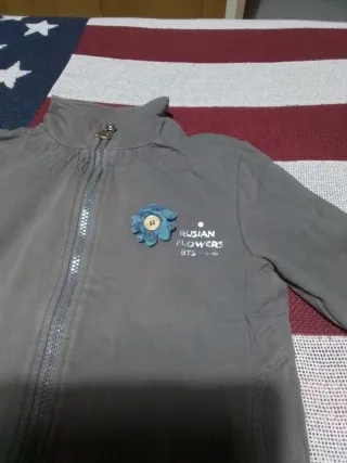 Chaqueta chándal niña 7-8 años gris precio 0'50 €