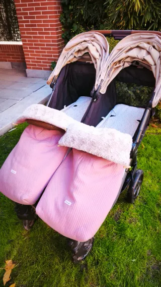 Carrito Gemelar NiuVentTwin® beige y rosa paralelo