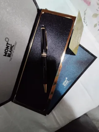 Bolígrafo Montblanc Negro y Dorado. Impecable