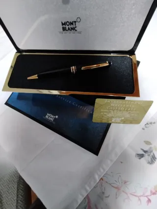 Bolígrafo Montblanc Negro y Dorado. Impecable