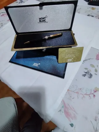Bolígrafo Montblanc Negro y Dorado. Impecable