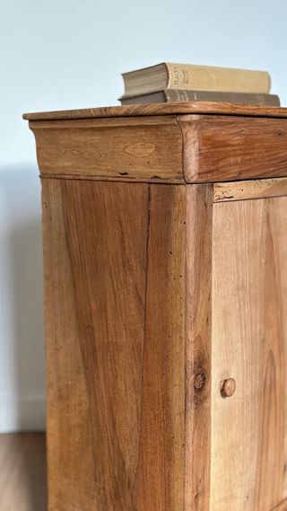 Mesita de noche antigua decapada