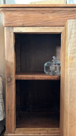 Mesita de noche antigua decapada