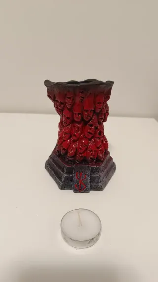 Portacandele Berserk in resina + candela - NUOVO