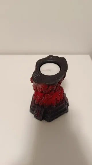 Portacandele Berserk in resina + candela - NUOVO