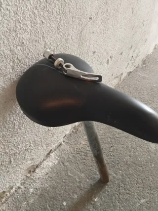 Rueda y sillín bicicleta