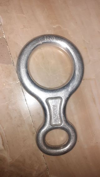 Assicuratori e discensori per arrampicata