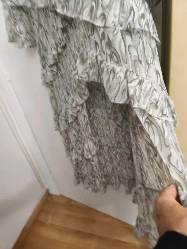 Vestido largo volantes estampado.