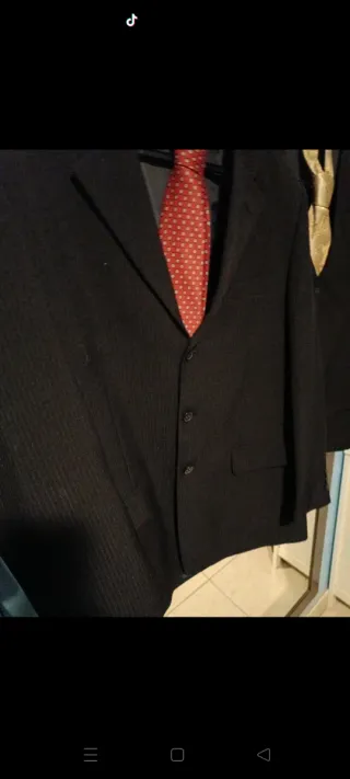 Traje de vestir talla XL.