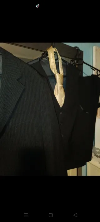 Traje de vestir talla XL.