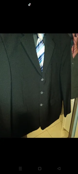 Traje de vestir talla XL.