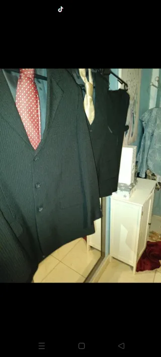 Traje de vestir talla XL.