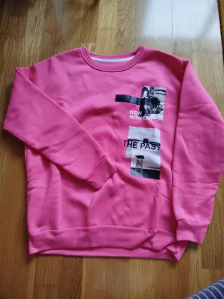 Sudadera rosa con estampado