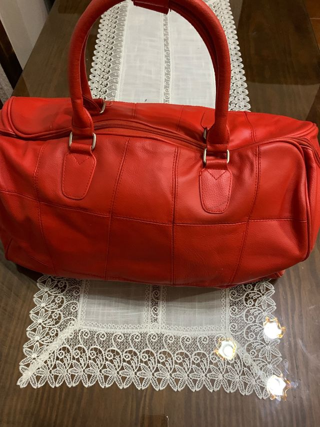 Bolso de viaje rojo