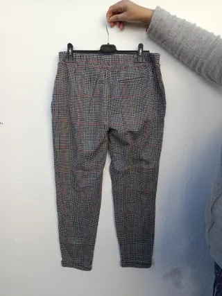 Pantalón cuadros gris y rojo Talla M
