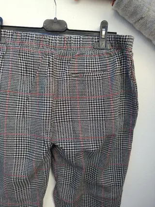 Pantalón cuadros gris y rojo Talla M