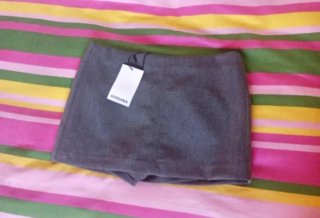Mini falda talla 36 Bershka color gris