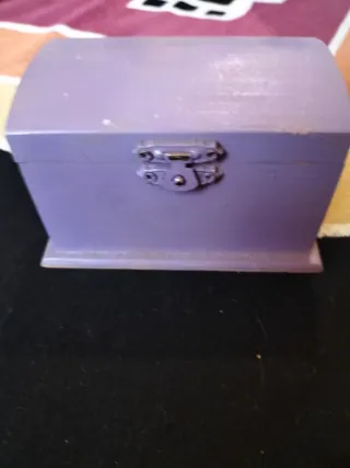 Piccolo portagioie in legno viola