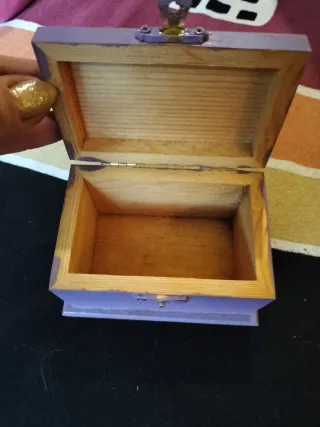 Piccolo portagioie in legno viola