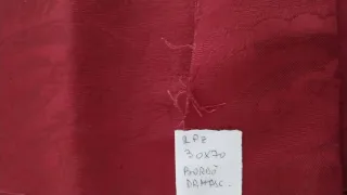 Tessuti con motivo floreale color lampone