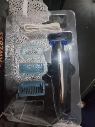 Máquina de afeitar Flawless Trims Edges Shaves