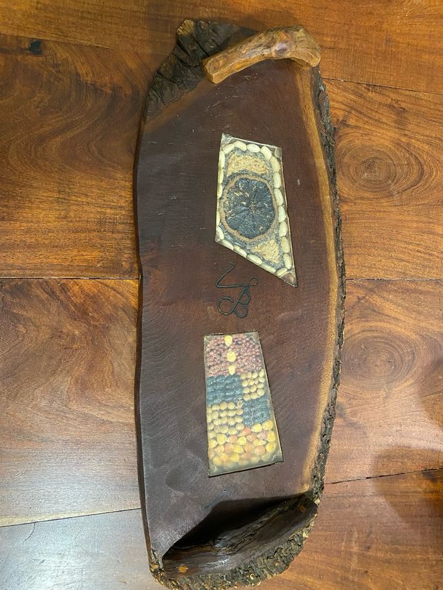 Bandeja decorativa madera y resina. mates