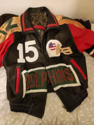 Chaqueta de Piel Negra y Roja