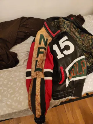 Chaqueta de Piel Negra y Roja