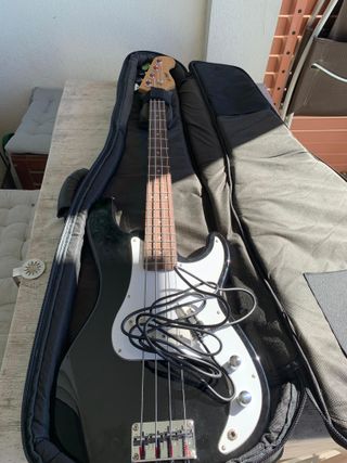 Bajo Eléctrico H.Bagué Negro