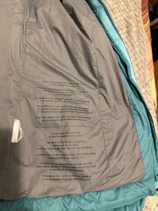 Anorak acolchado verde azulado.