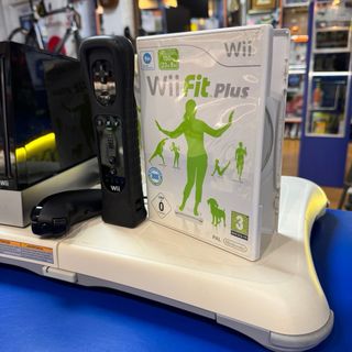 Nintendo Wii Fit Plus + Balance Board