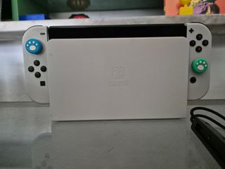 Nintendo Switch OLED blanca.