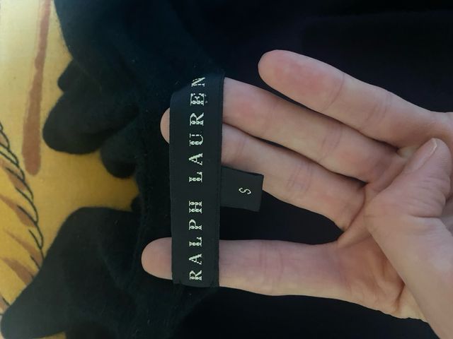 Chaqueta negra con volantes