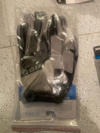 Guantes largos Giant negros y grises