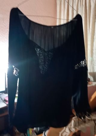 Blusa negra manga larga con encaje