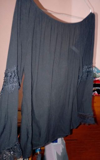 Blusa negra manga larga con encaje