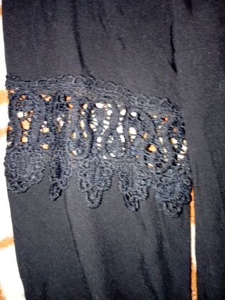 Blusa negra manga larga con encaje