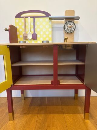 Cocina de madera infantil con accesorios