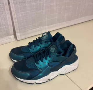 Zapatillas Nike Air Huarache run Metallic Dark.