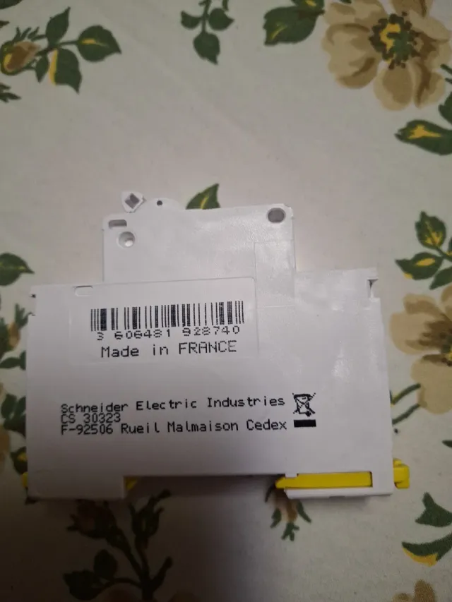 Interruttore magnetotermico Schneider Electric C16