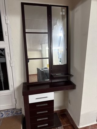 Mueble de entrada con espejo