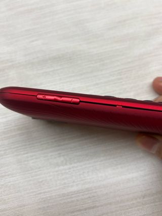 Teléfono móvil rojo