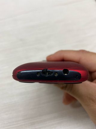 Teléfono móvil rojo