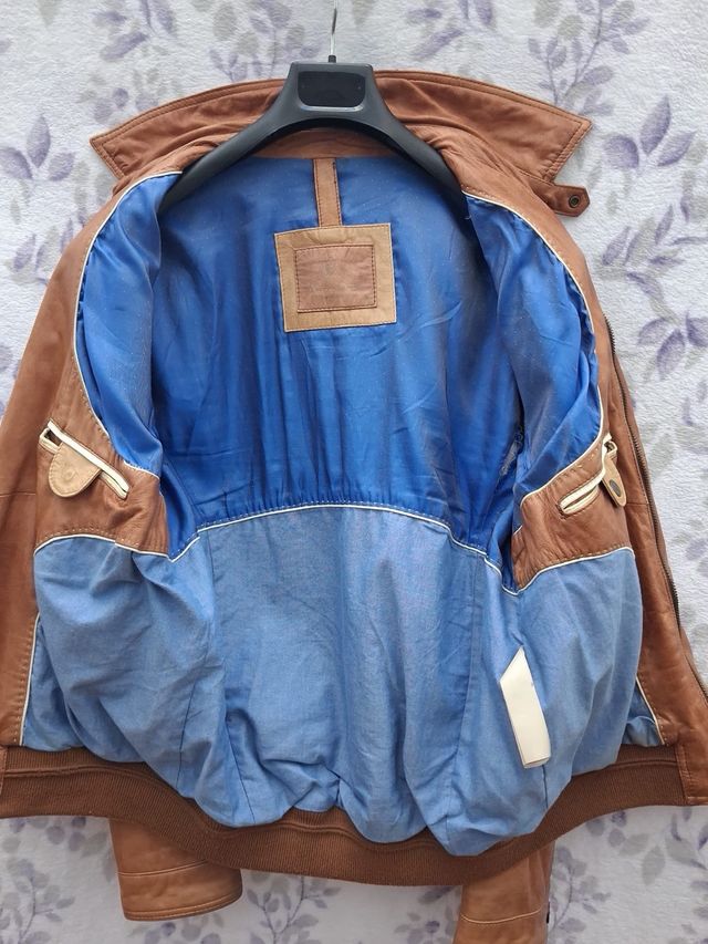 Chaqueta de piel marrón