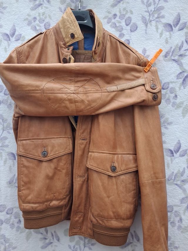 Chaqueta de piel marrón