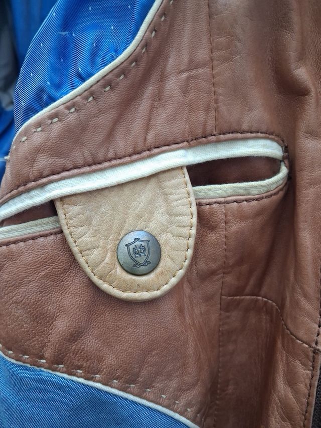 Chaqueta de piel marrón