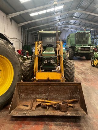 TRACTOR JHON DERRE 2300 CON PALA TENIA.